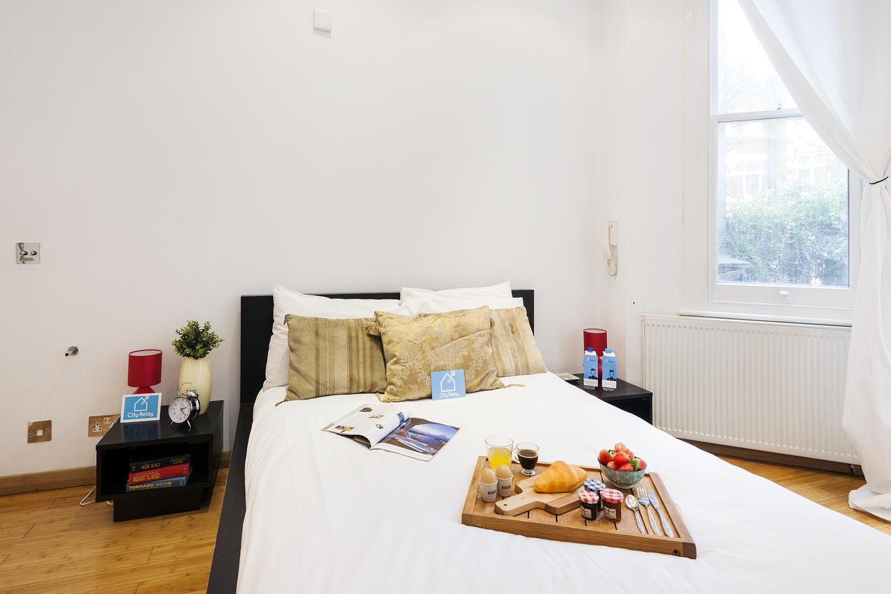 Apartment The Cheniston Gardens Abode London
