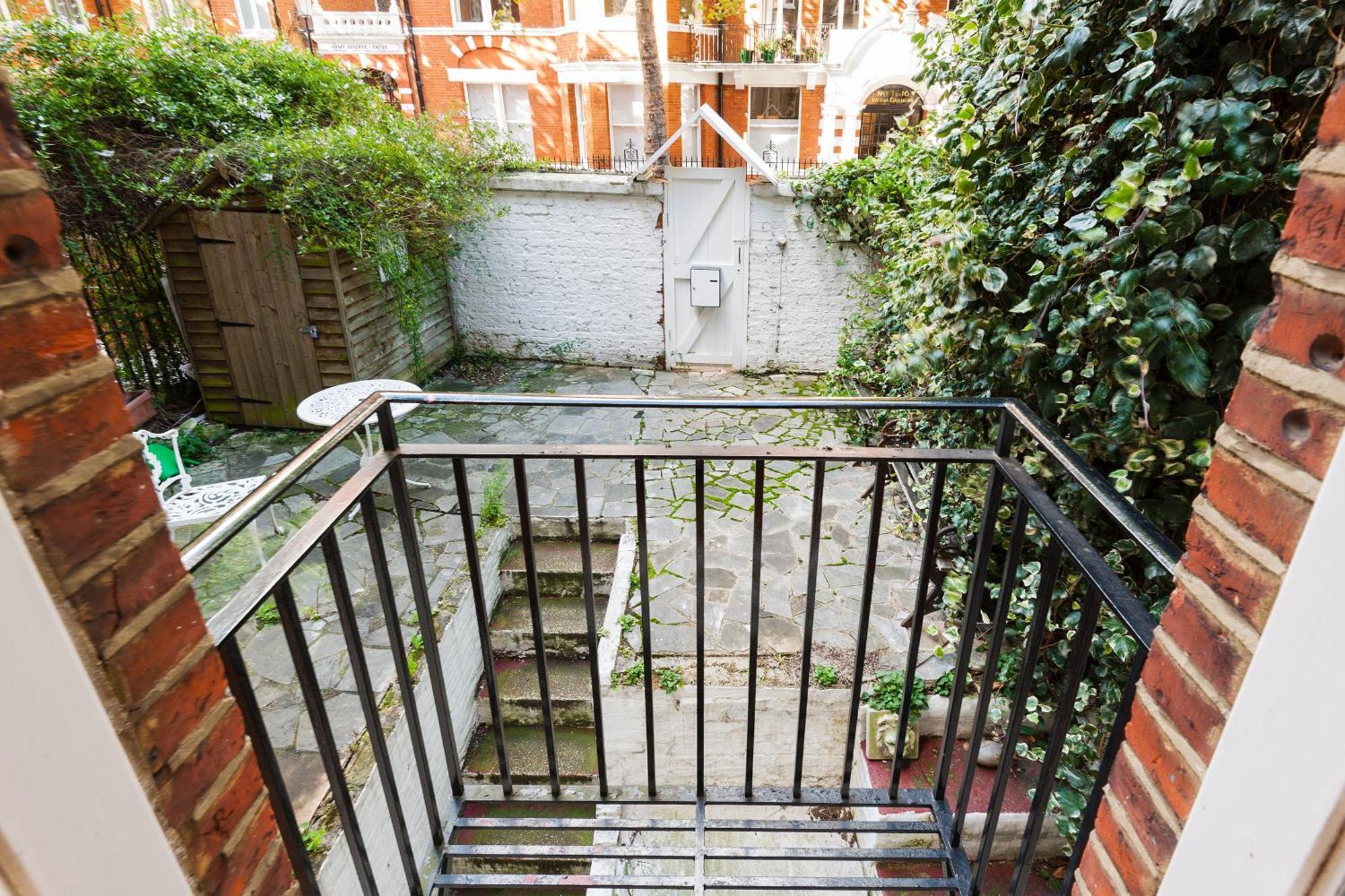 The Cheniston Gardens Abode Appartamento Londra