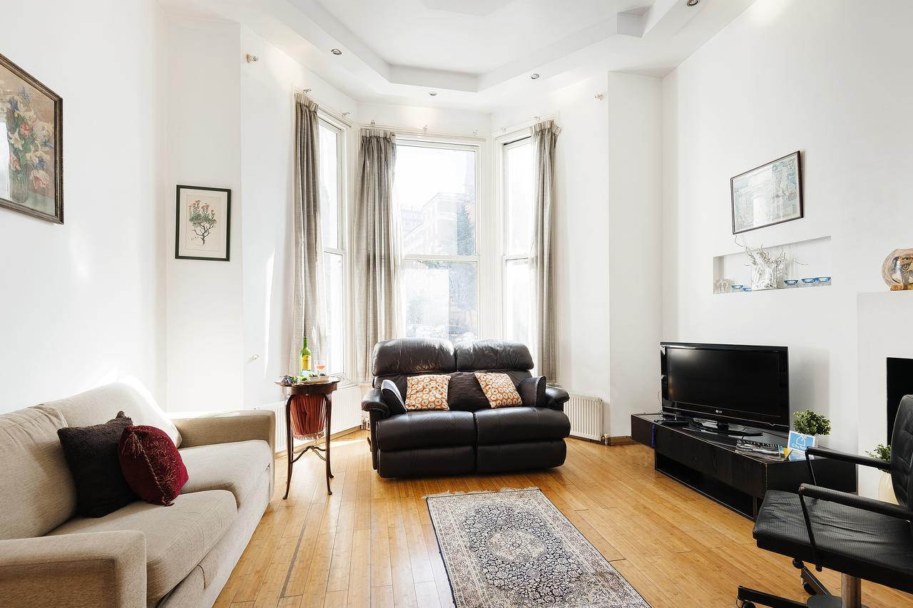 Apartment The Cheniston Gardens Abode London